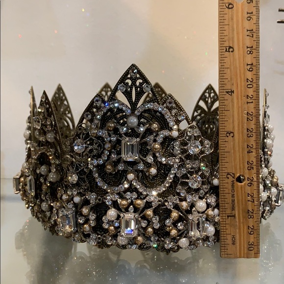Royal vintage crown main image 5